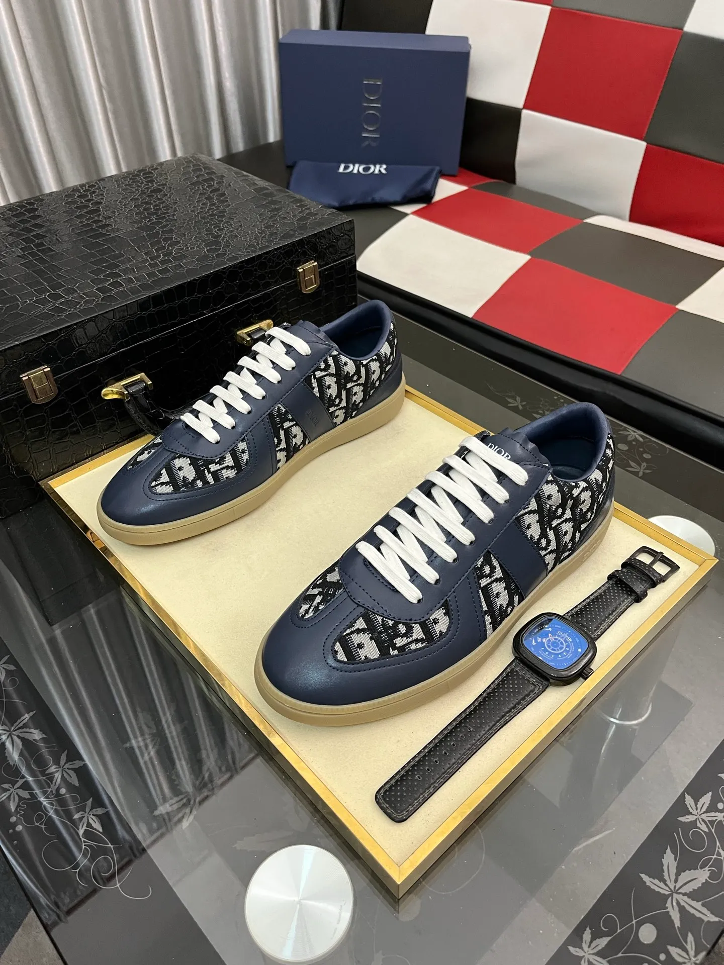 Men's shoes 💰380⌚️⌚️ 【Dior*DIAO】original quality.~ Unique modern style sneakers. 🏃A must-have casual shoe for trendy men😍😍 Original brand imported from Italy, imported original leather, sheep lining (refuses to discolor and grind feet) Sole: Original sole provided by the original factory, French lazy style design ⚠️Fit to the feet, original quality, super comfortable original sole. Code number: 38-445️⃣Colors available